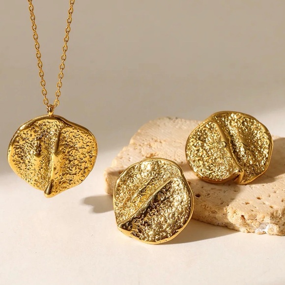 Anthropologie Jewelry - Gold Textured Statement Jewelry Set – Hammered Disc Necklace & Stud Earrings